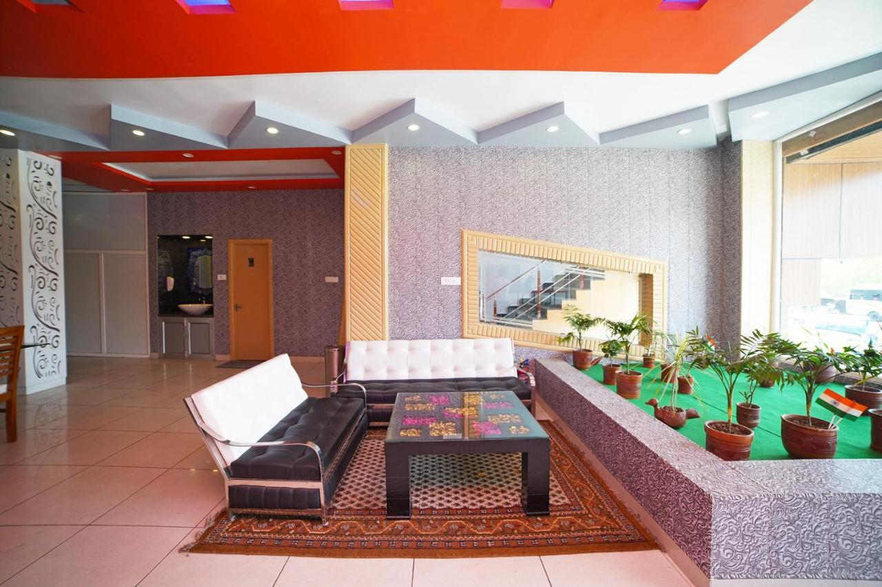 Oyo 39539 Hotel Vansh & Restaurant Kashipur Zewnętrze zdjęcie